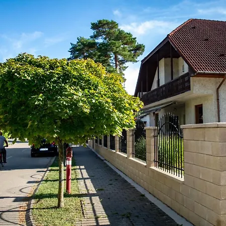 Apartman Zsolnay *